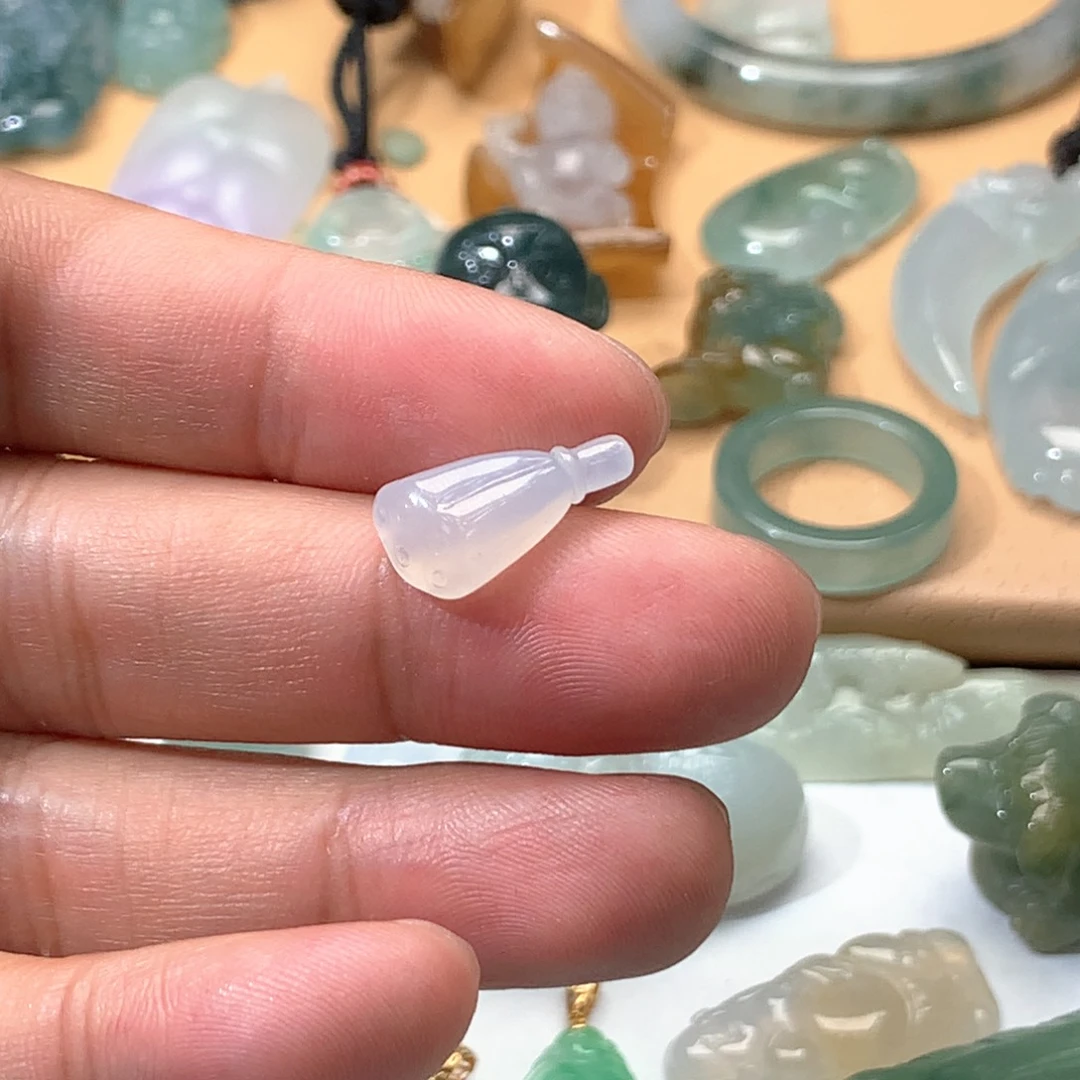 颈饰未镶嵌翡翠挂件