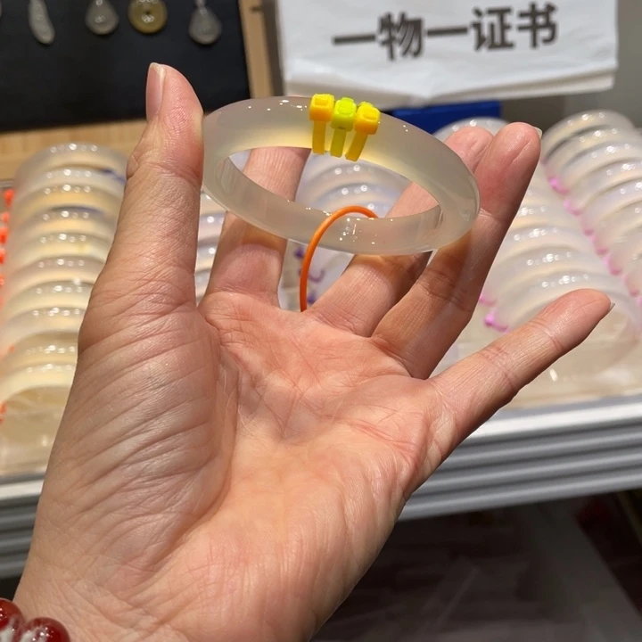 敏***玛瑙/玉髓未镶嵌手镯@定向香槟金@【55】