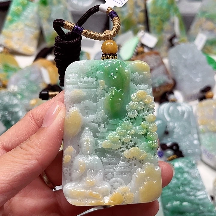 北***人翡翠未镶嵌颈饰挂件