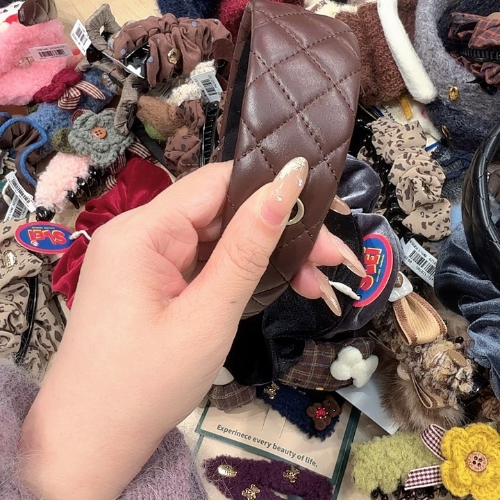 棕色猪鼻子棱格发箍