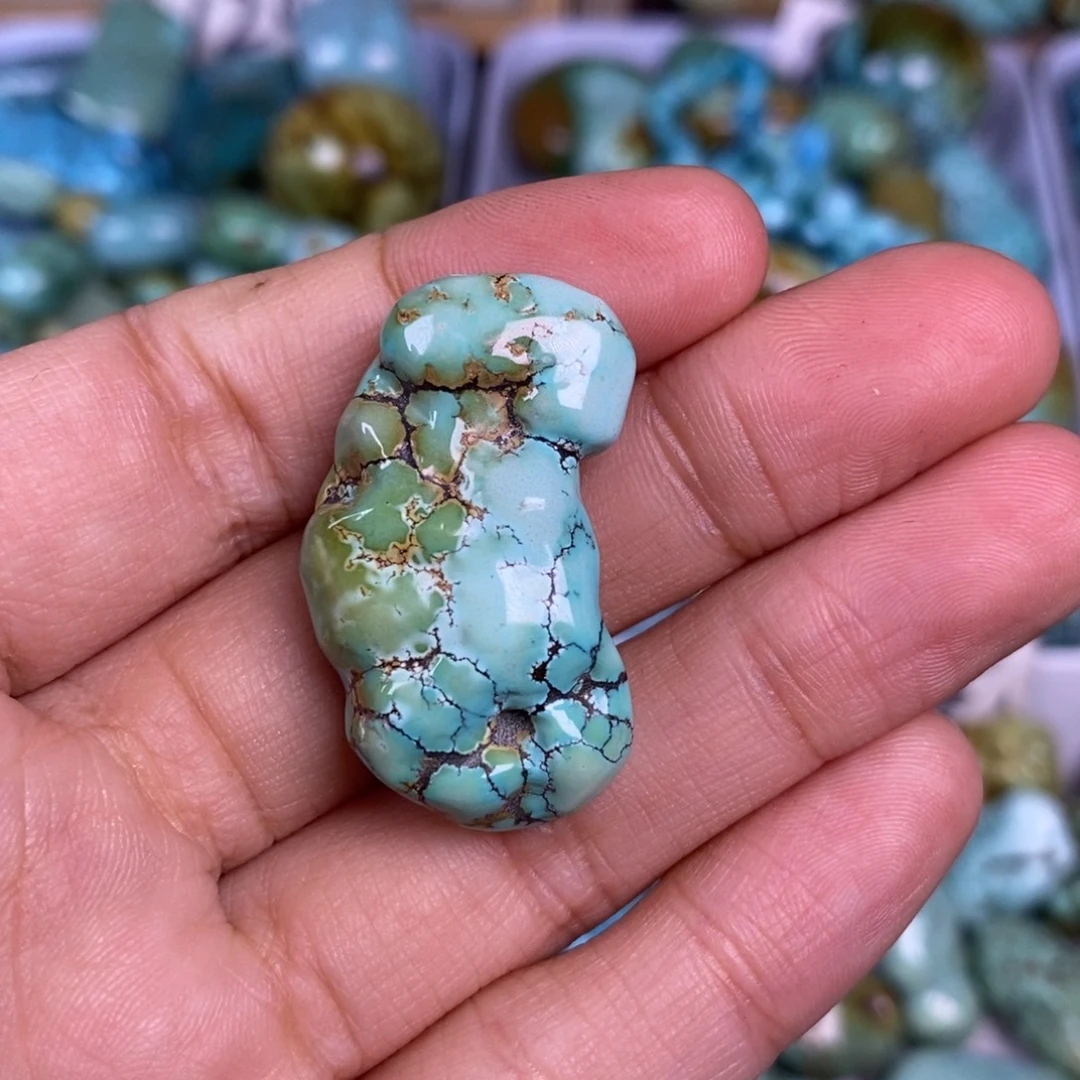 绿松石未镶嵌颈饰