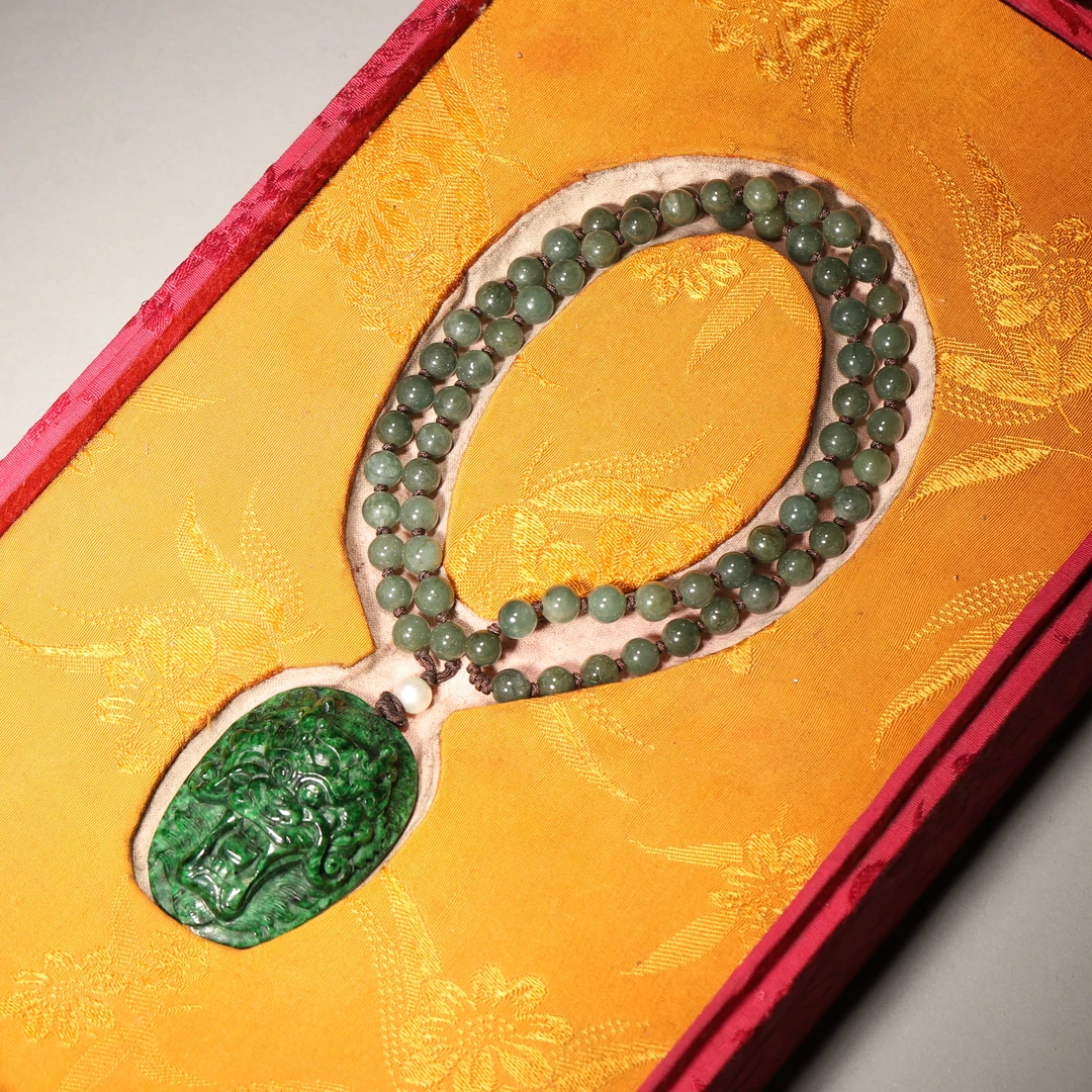 Lot13清代 翡翠龙纹摆件