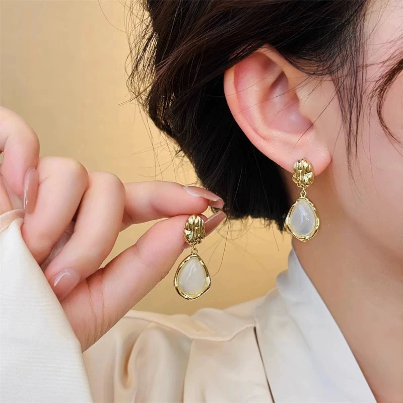 合金耳饰复古轻奢水滴高级感宝石炫彩设计款耳夹女小众精致优雅