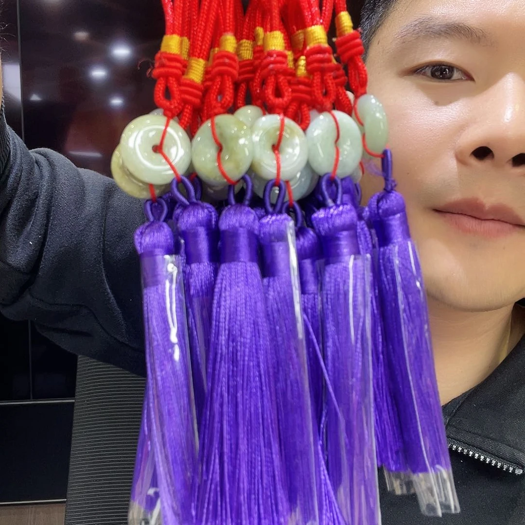 翡翠未镶嵌颈饰山水