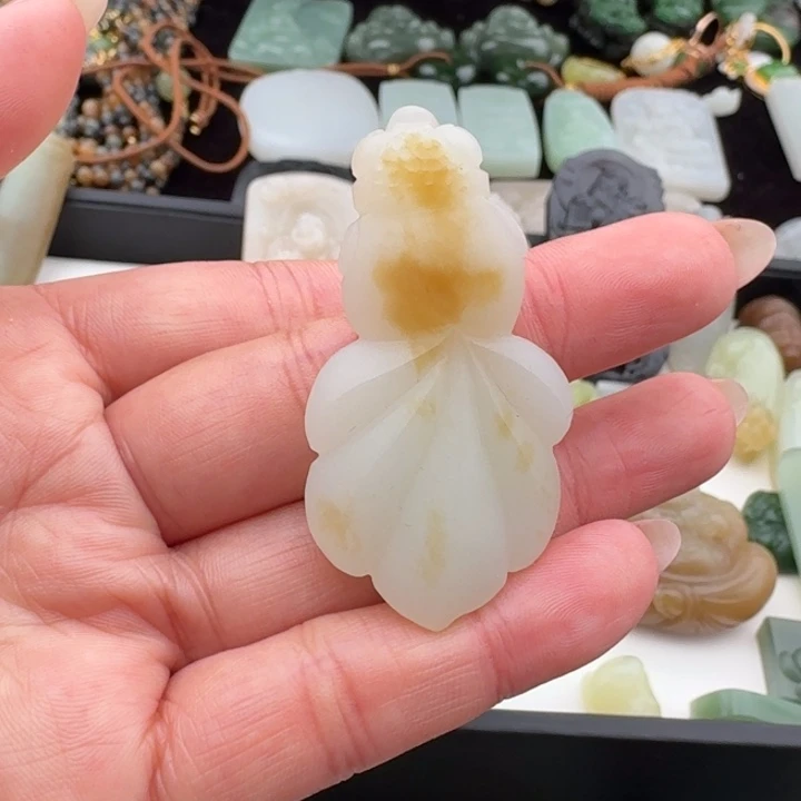 和田玉未镶嵌颈饰荣浩