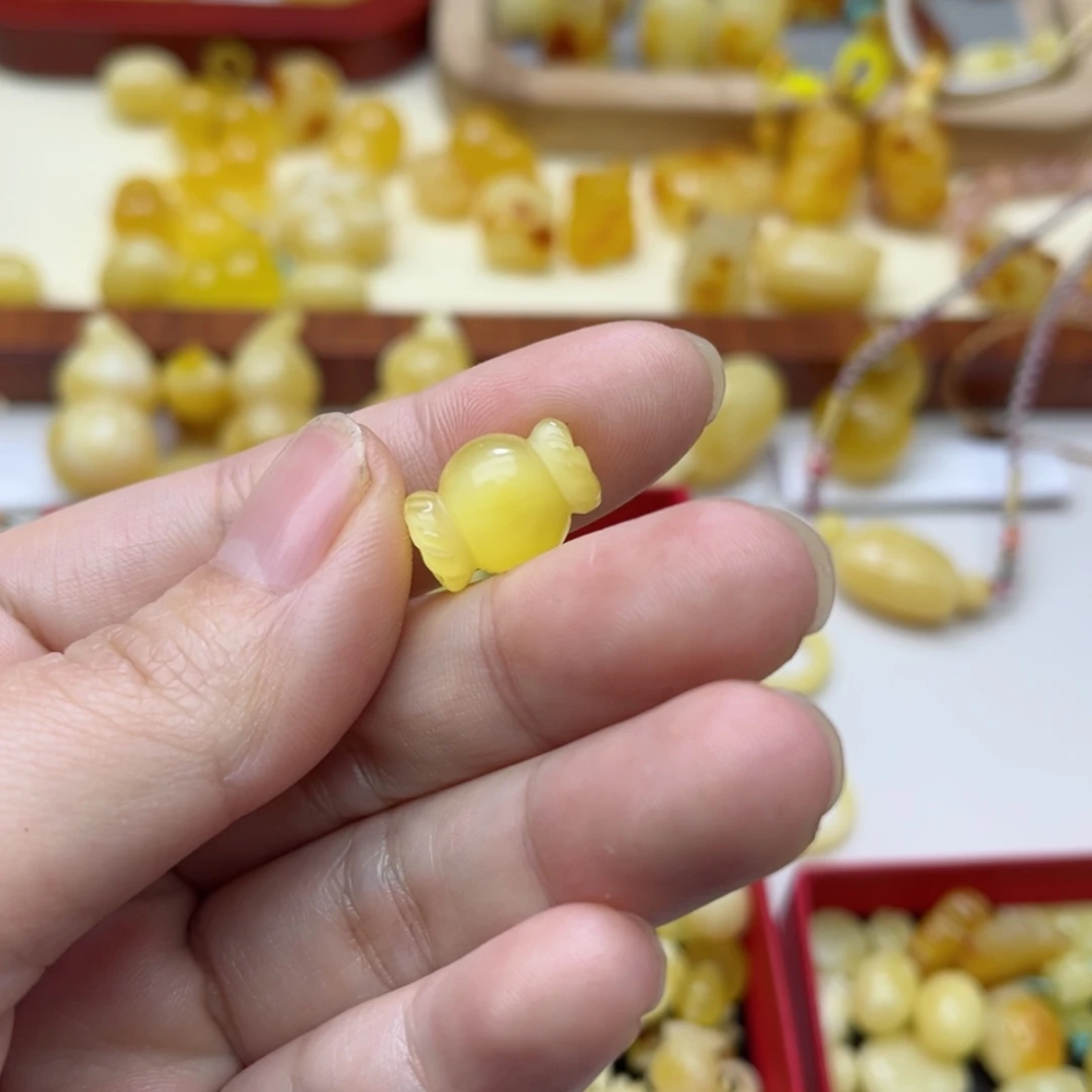 【闪购商品】蜜蜡裸石未镶嵌配饰