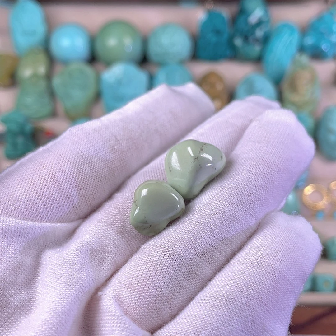 绿松石未镶嵌珠宝奇石原矿绿松石菜籽黄随形一对