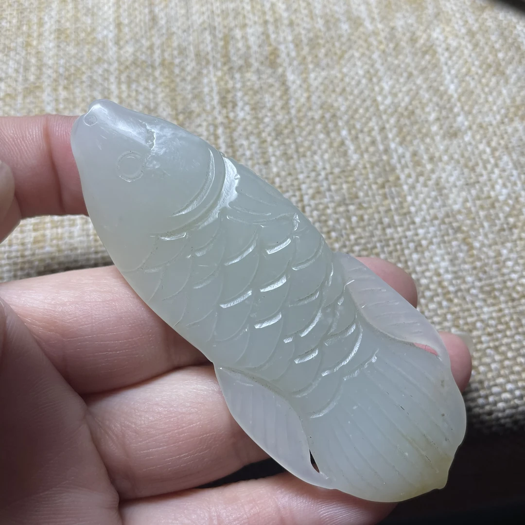 和田玉鱼挂件 有瑕疵