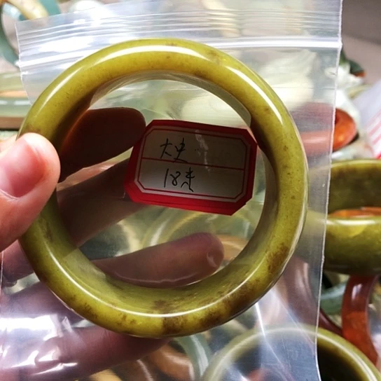 蛇纹石玉手镯未镶嵌大*