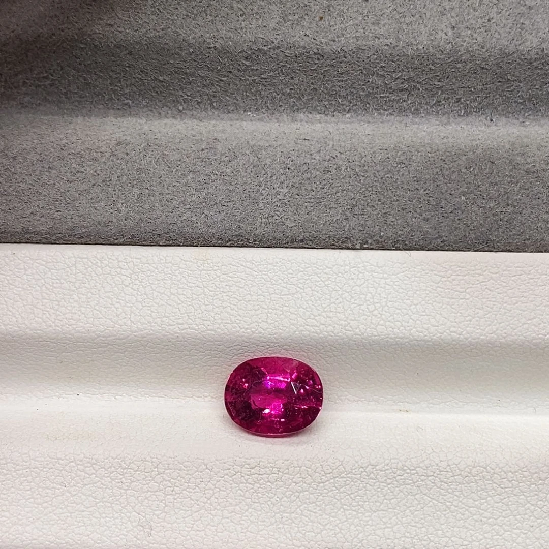 碧玺裸石未镶嵌2.51克拉天然卢比来碧玺