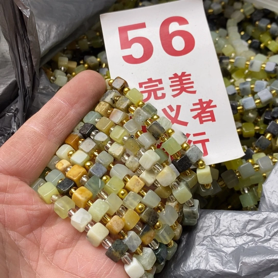 蛇纹石玉挂坠未镶嵌