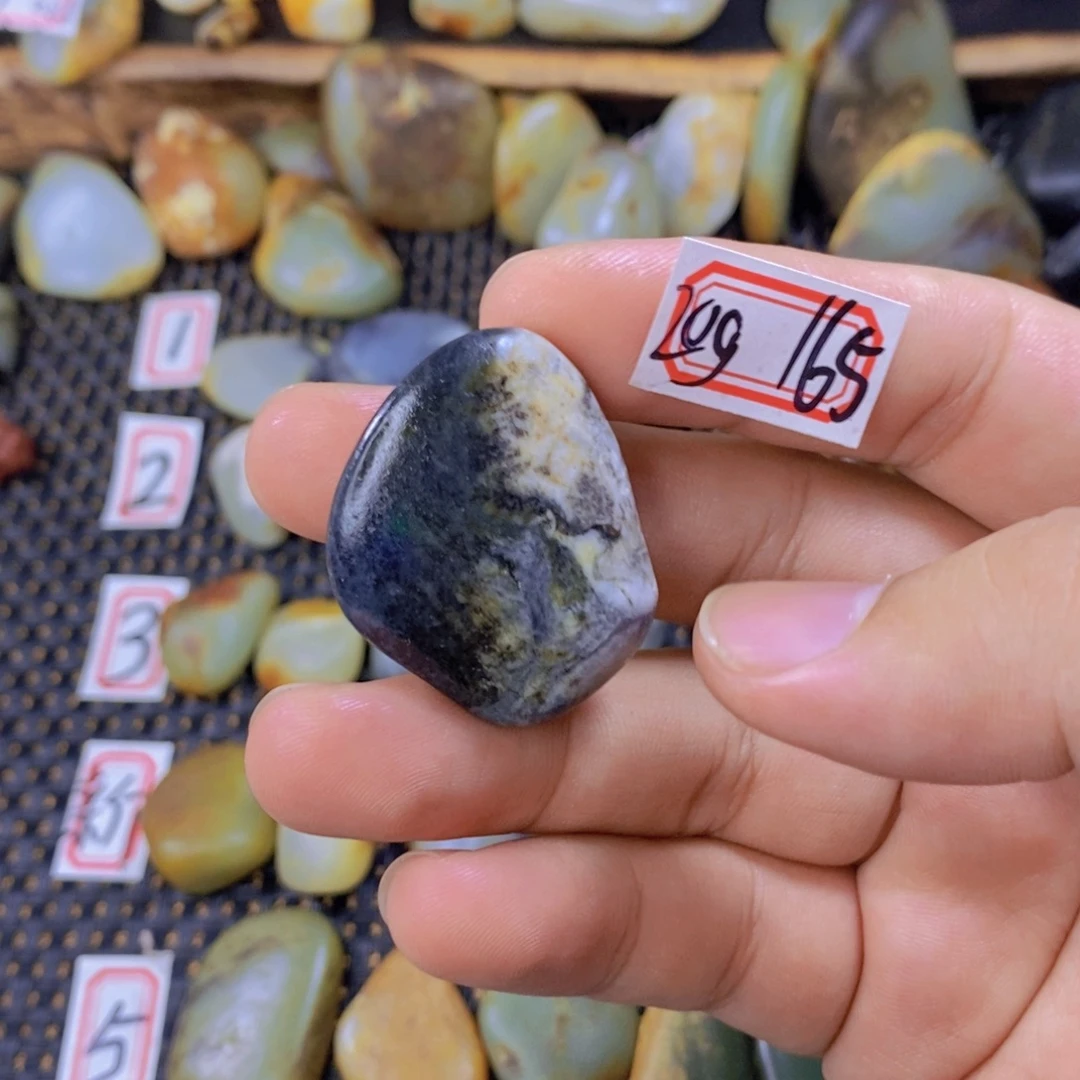 颈饰未镶嵌和田玉（糖玉）