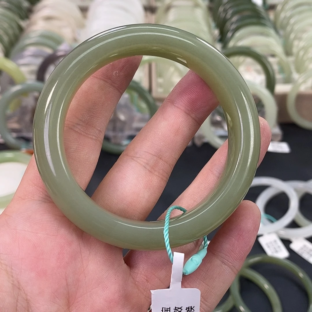 和田玉和田玉手镯未镶嵌5556