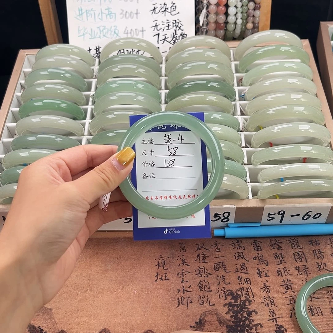未镶嵌手镯石英质玉多*