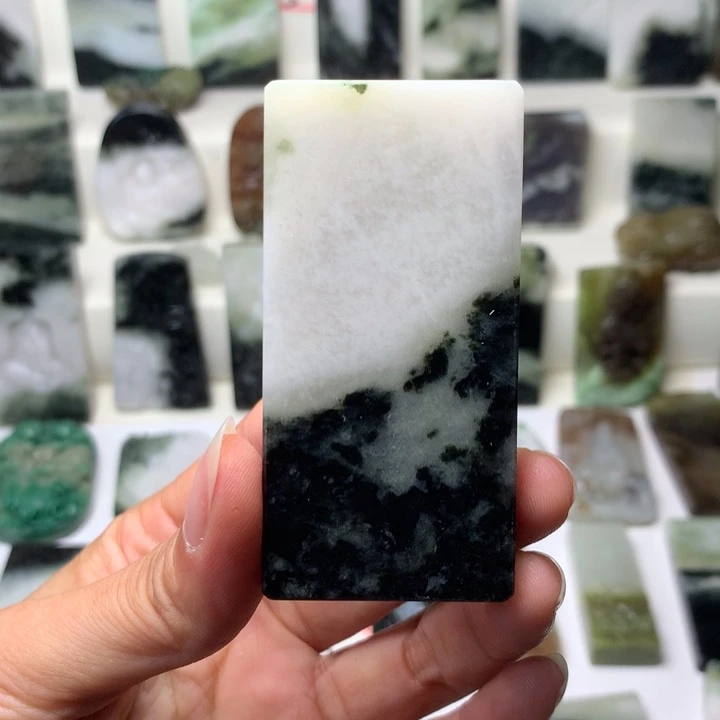 独山玉未镶嵌颈饰