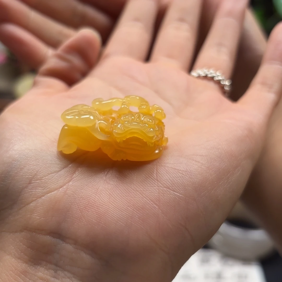 玫***娟石英质玉（黄龙玉）未镶嵌手镯