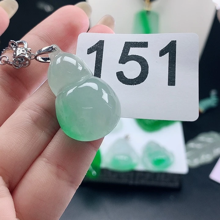 翡翠未镶嵌吊坠(赠链)
