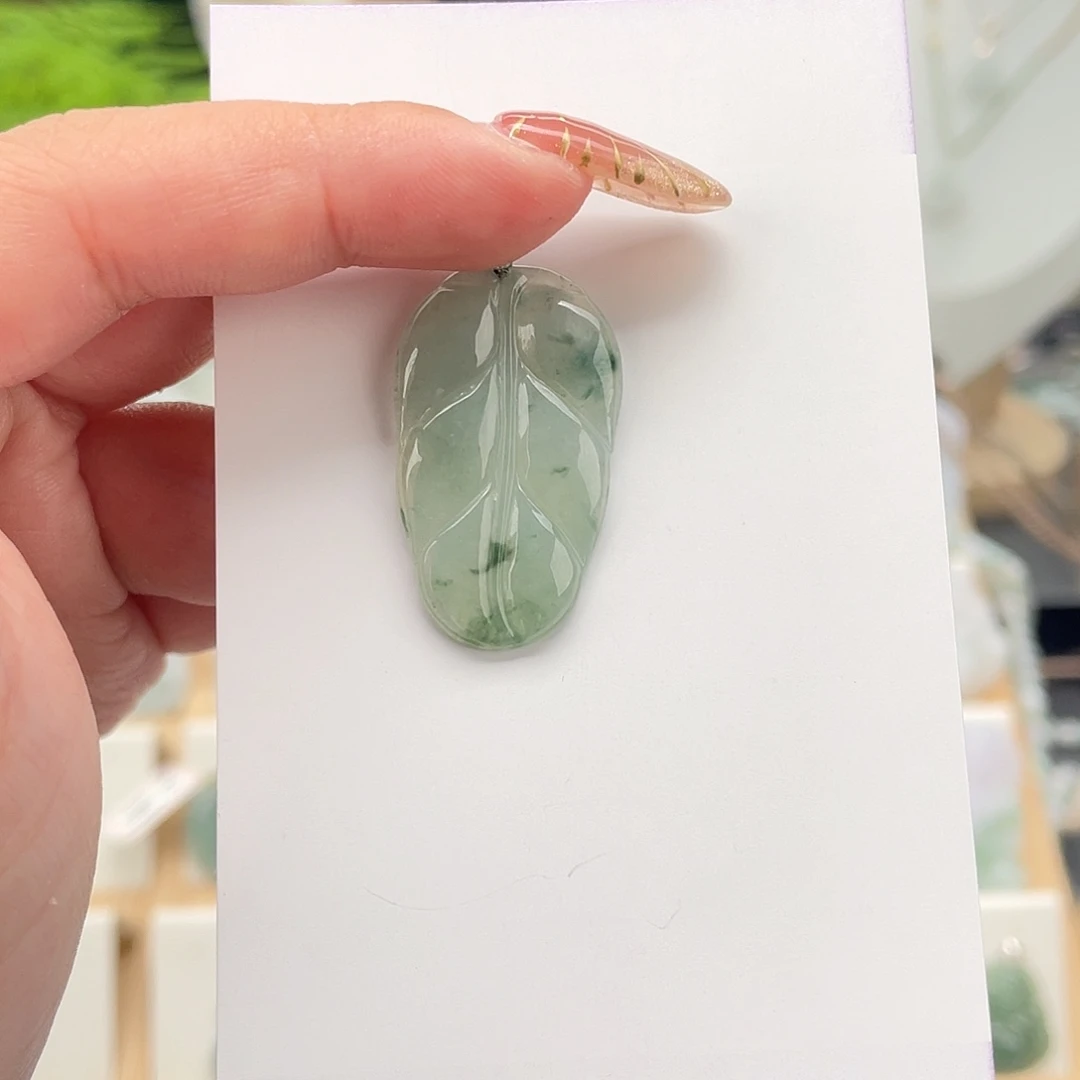 翡翠未镶嵌颈饰叶子