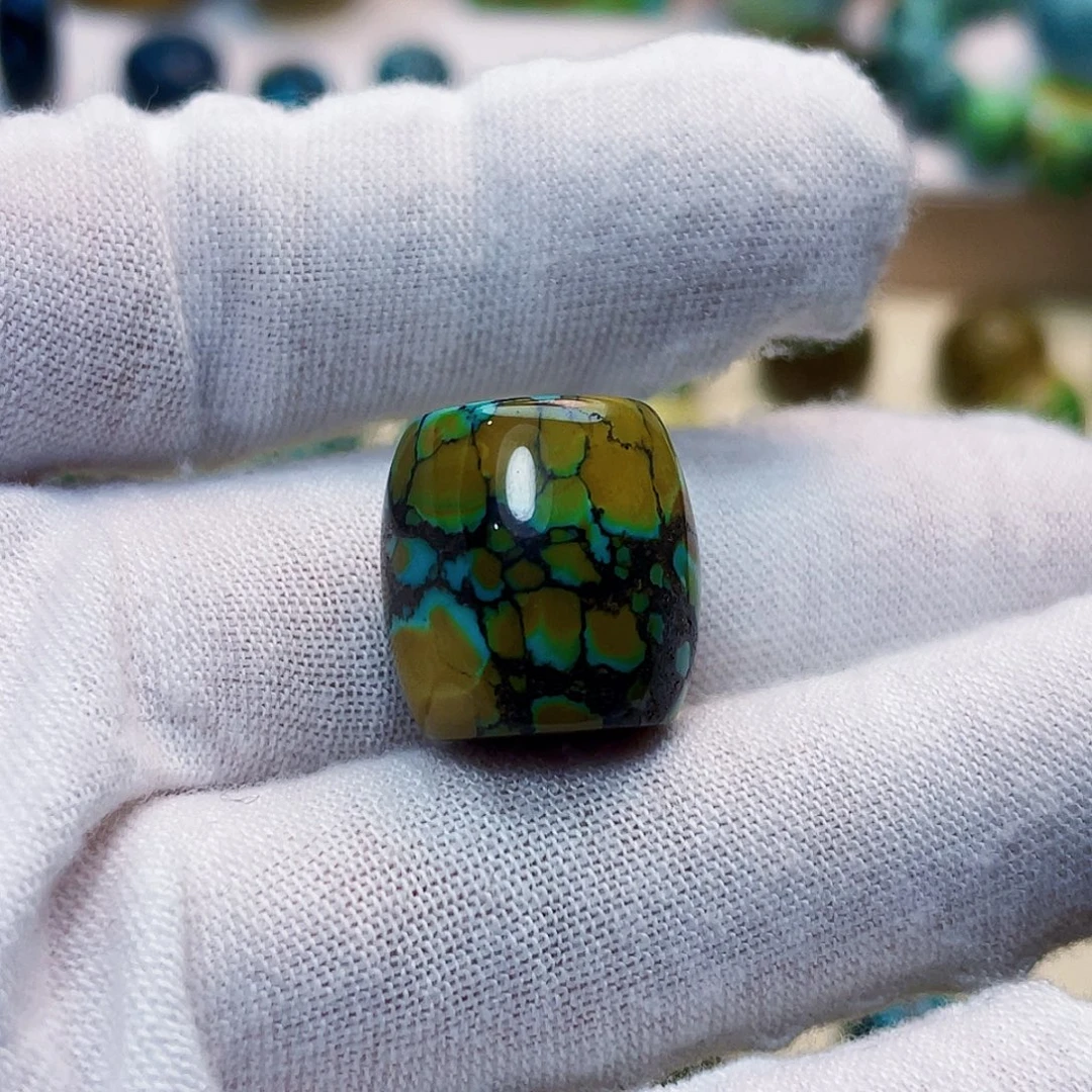 绿松石未镶嵌颈饰