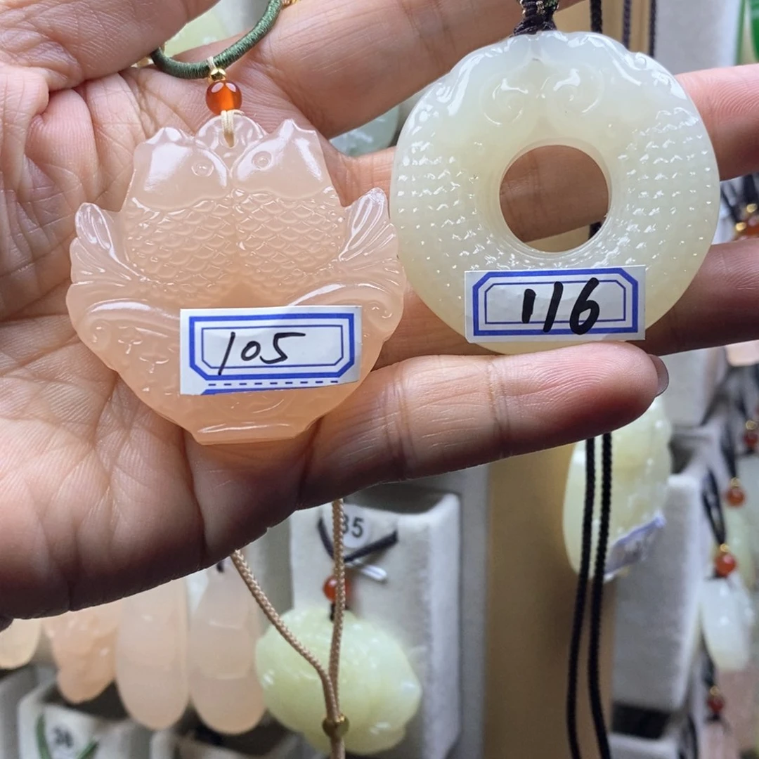 颈饰未镶嵌石英质玉（金丝玉）追*耀