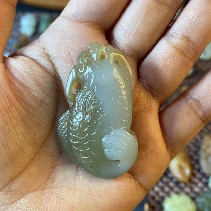王***儿和田玉未镶嵌颈饰