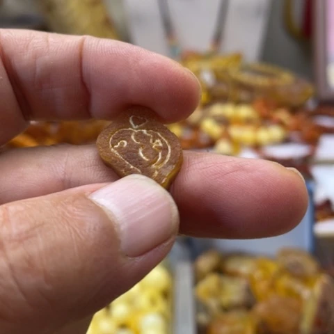 手串蜜蜡未镶嵌吊坠
