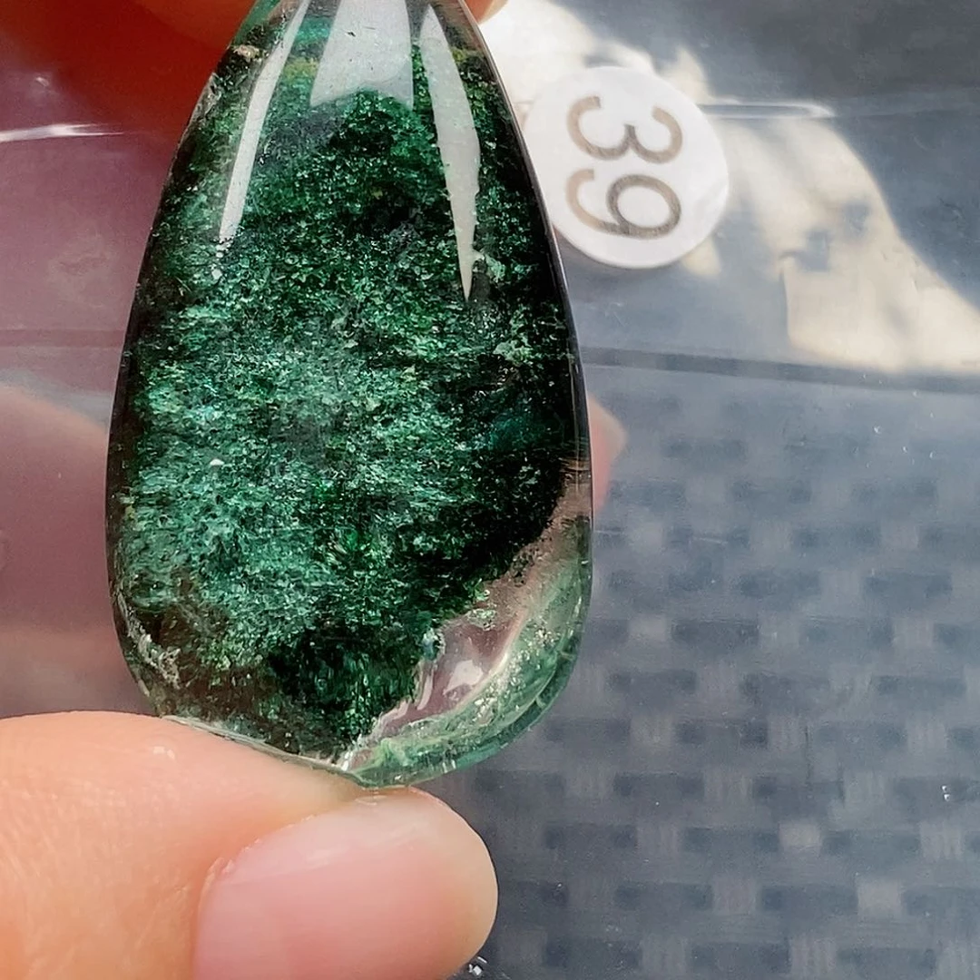 未镶嵌颈饰水晶葛**里