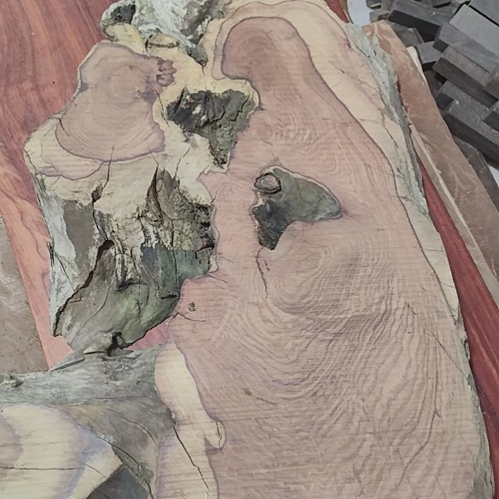 尚**艺奥式黄檀白酸枝根料开裂变形属于正常