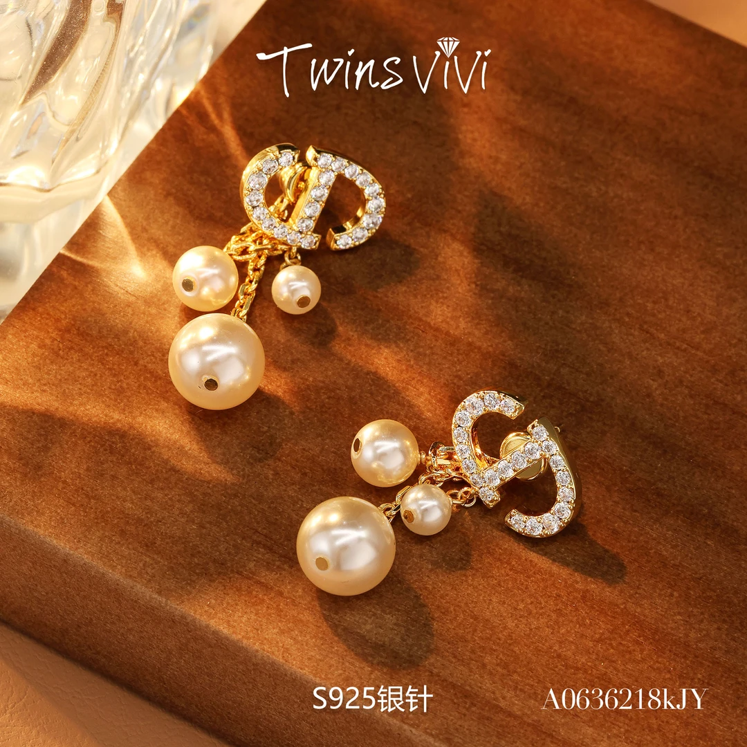 TWINS VIVI 铜合金仿珍珠耳饰 镀k金 珠珠流苏猪鼻耳钉/A06362