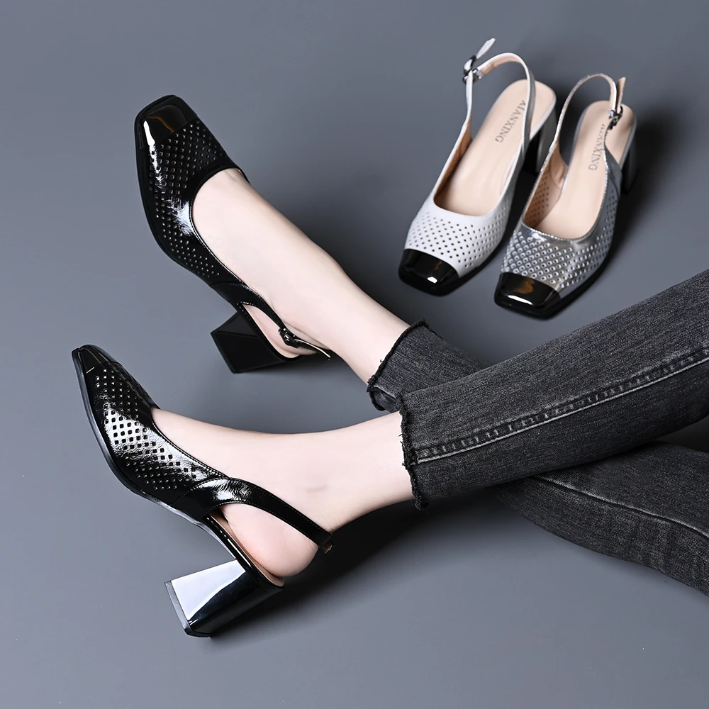 防踢铁头舒适包头粗跟凉鞋女春夏新款后空一字扣带透气中跟洞洞鞋