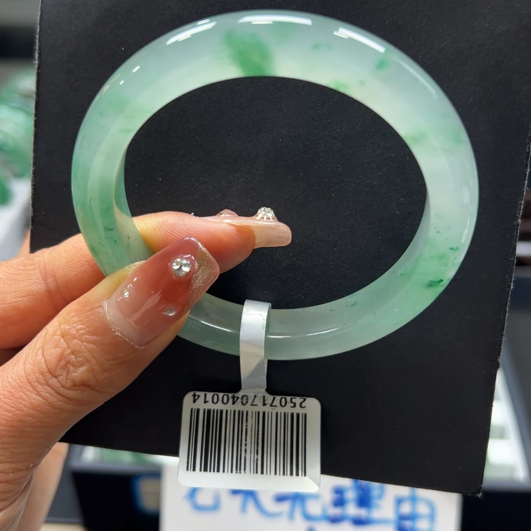 H***.石英质玉未镶嵌手镯