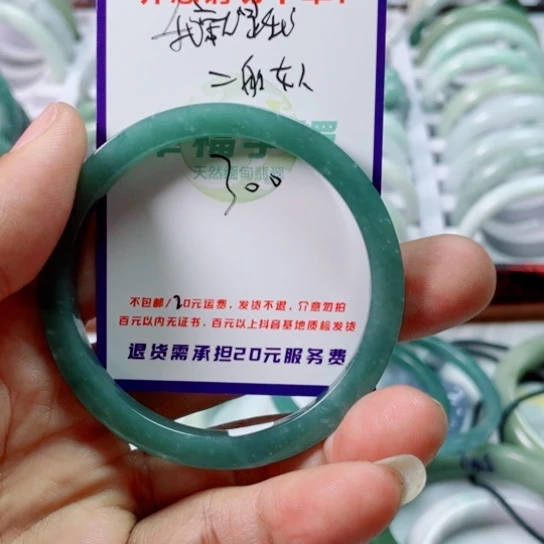 翡翠手镯未镶嵌我****！