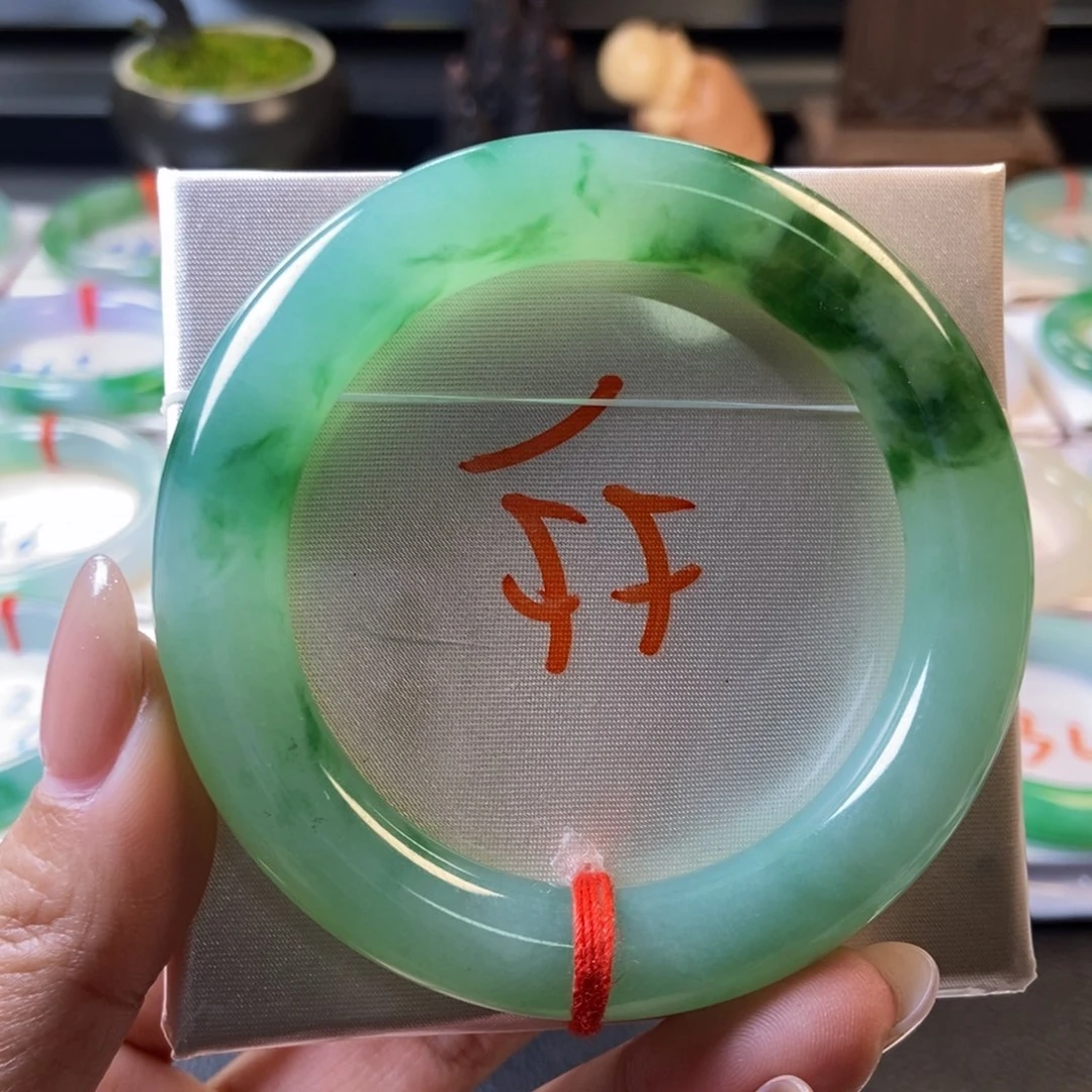 翡翠未镶嵌手镯40冰胶芙蓉绿底飘绿花圆条