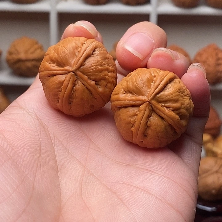 文玩核桃吊坠四棱