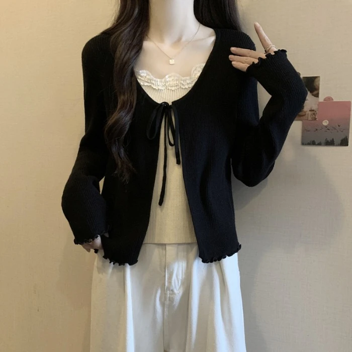 系带假两件针织衫女春秋设计感显瘦遮肚子胖mm大码木耳边蕾丝上衣