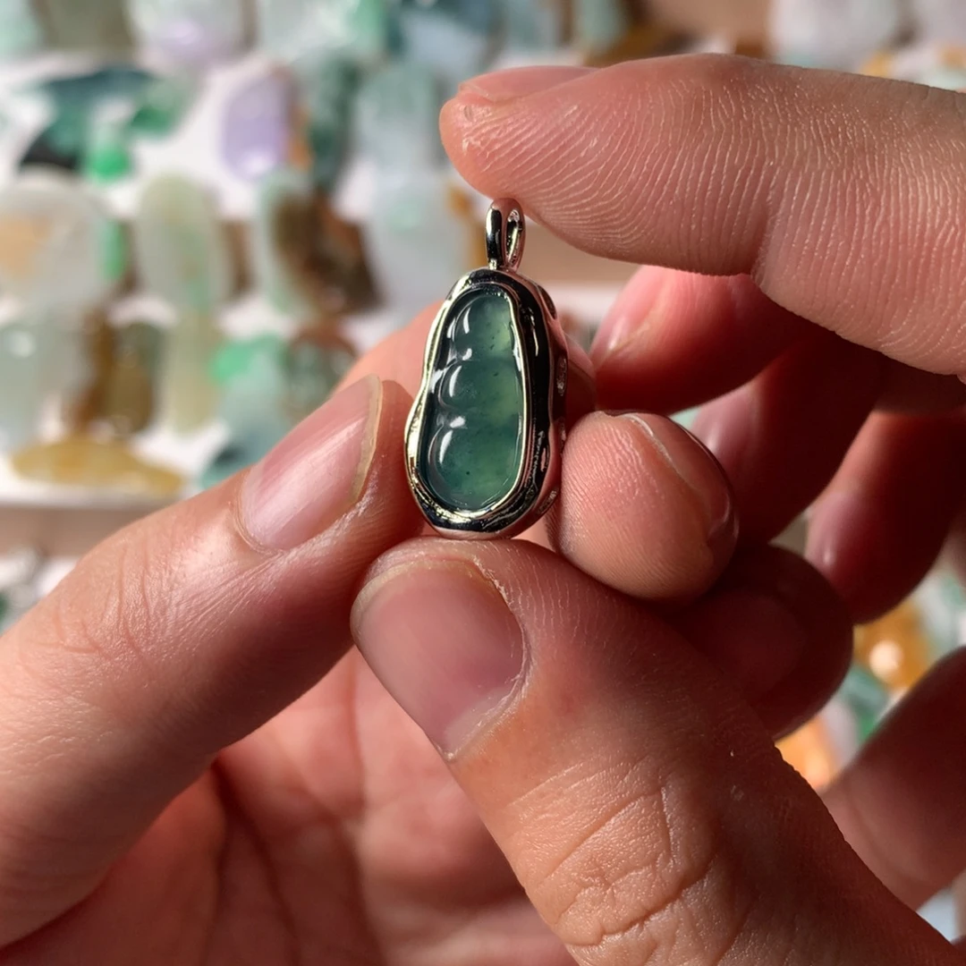 翡翠未镶嵌颈饰危地马拉翡翠，豆子