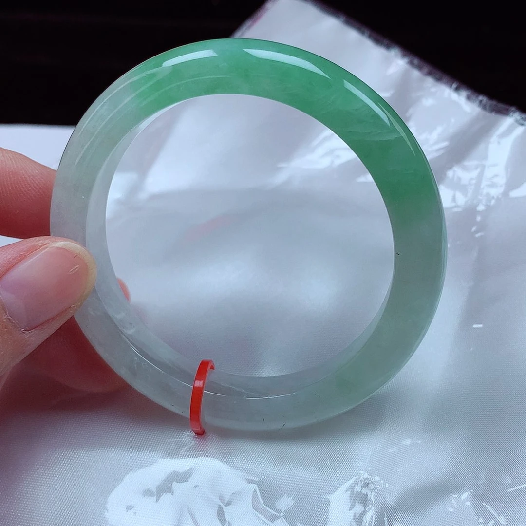 翡翠手镯未镶嵌54圈