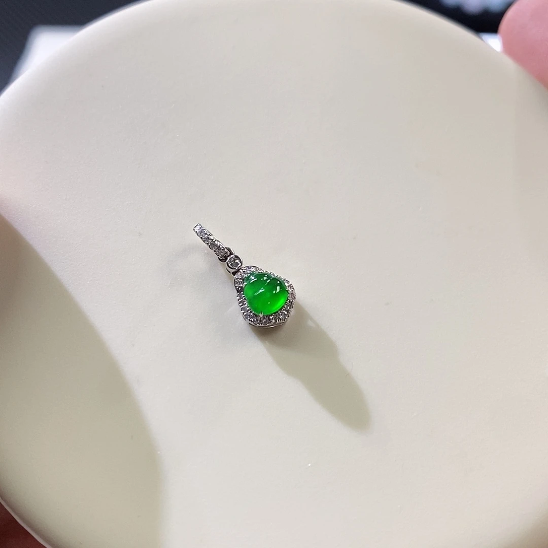 翡翠挂件18K金镶嵌葫芦