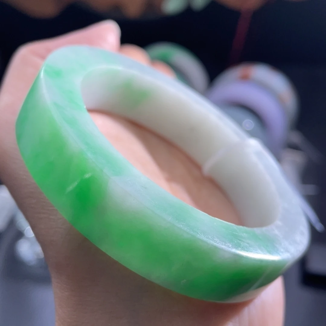未镶嵌翡翠手镯定制翡翠