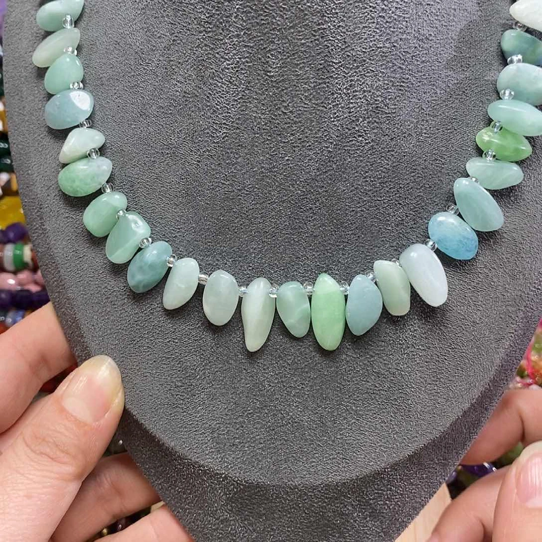 玛瑙/玉髓未镶嵌珠宝半成品绿海纹长牙一条