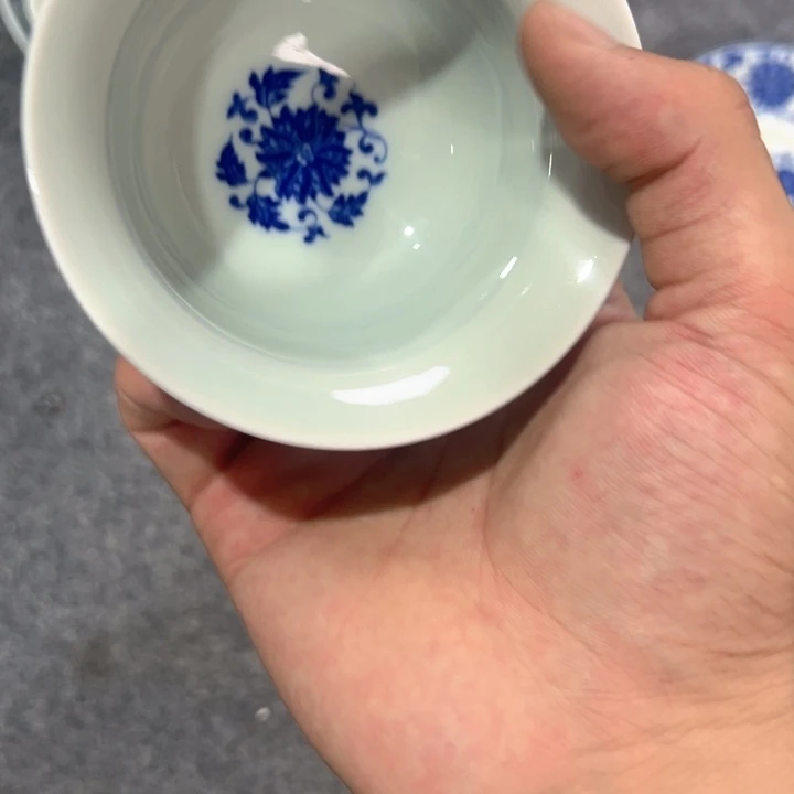 花***÷青花缠枝莲压手杯全