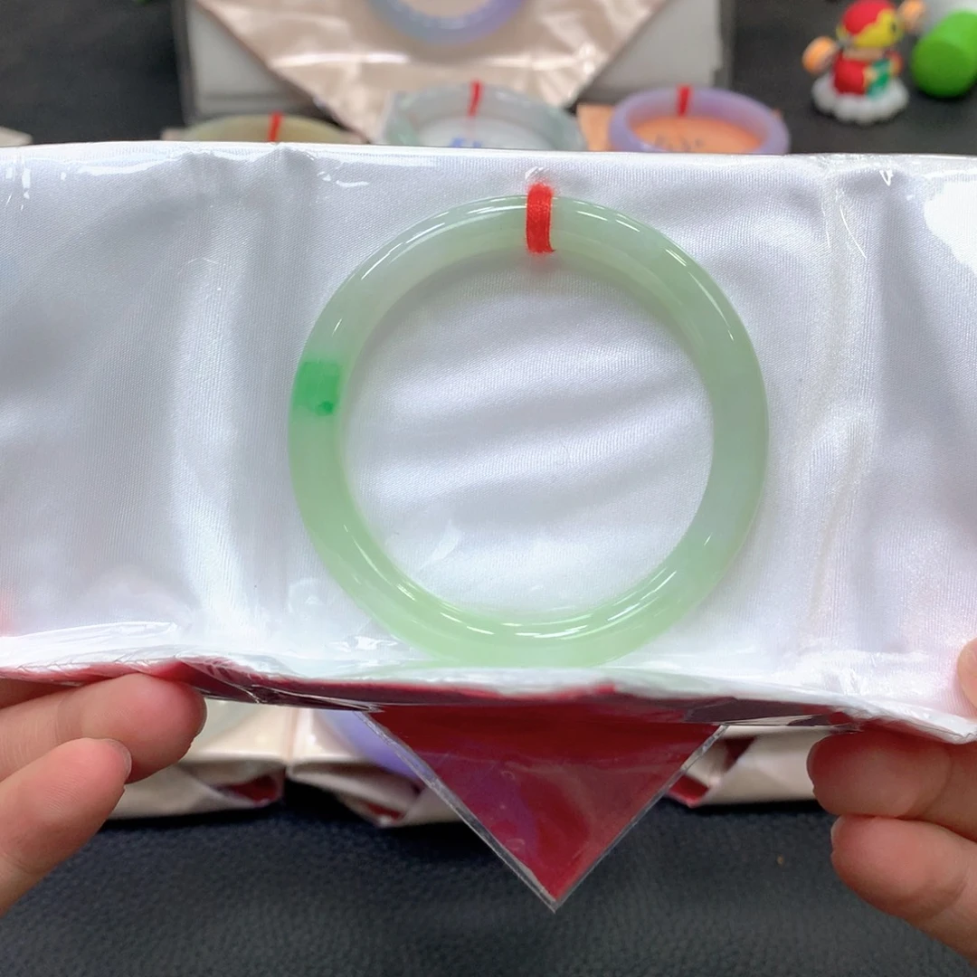 翡翠未镶嵌手镯53.8圆