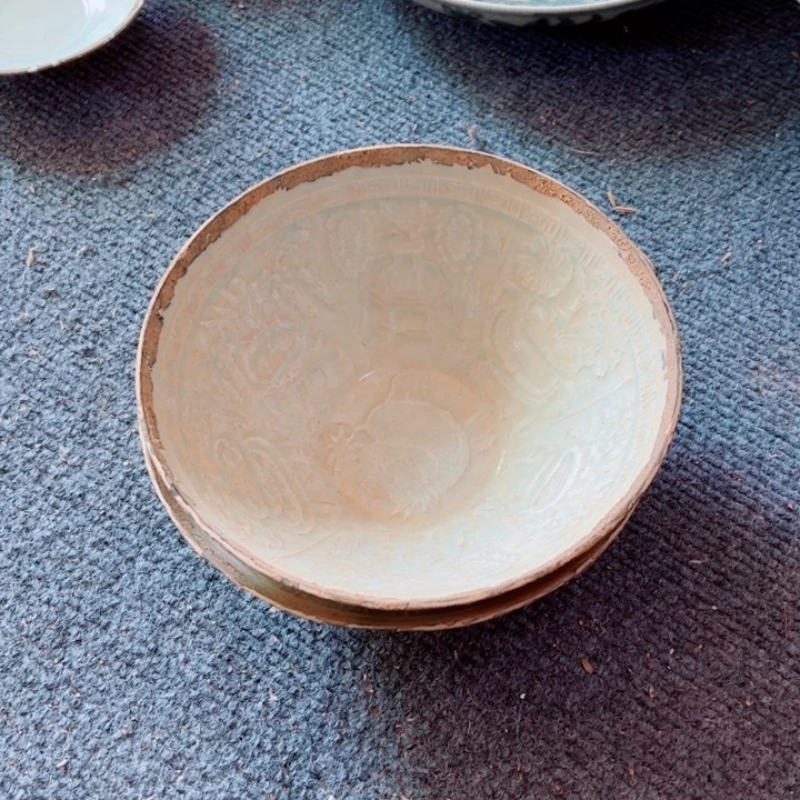 玉***心瓷片青白釉文饰的一个碗