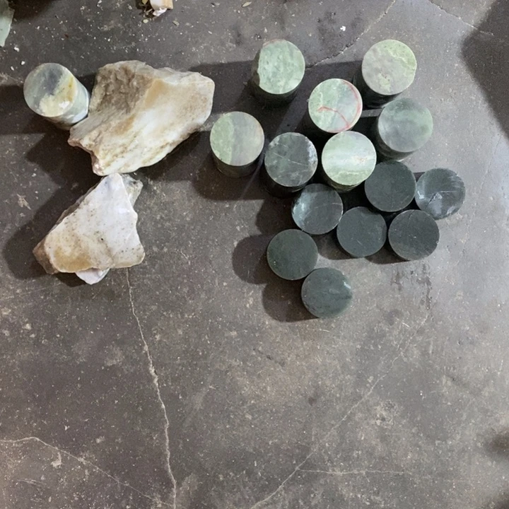 未镶嵌和田玉(糖玉)挂件和****。