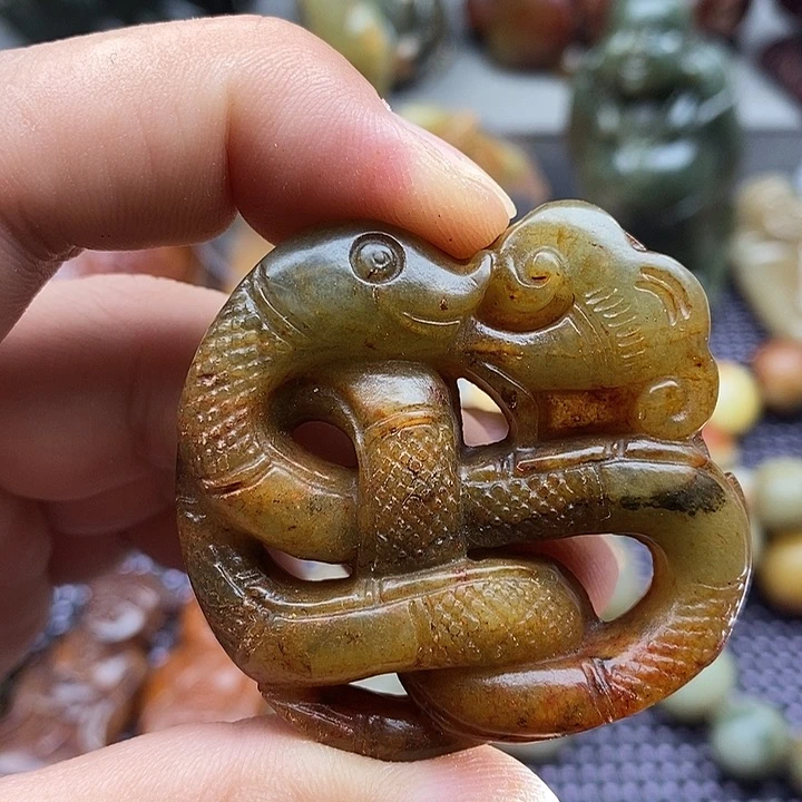 蛇纹石玉未镶嵌颈饰