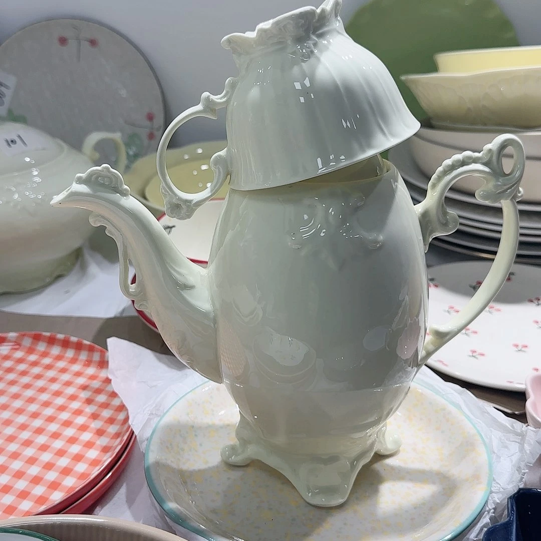 瓷片一壶一杯，。