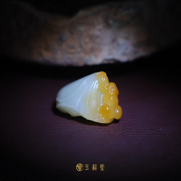 玉福堂 | 新疆和田玉籽 | 黄沁籽玉坠 呱呱来财