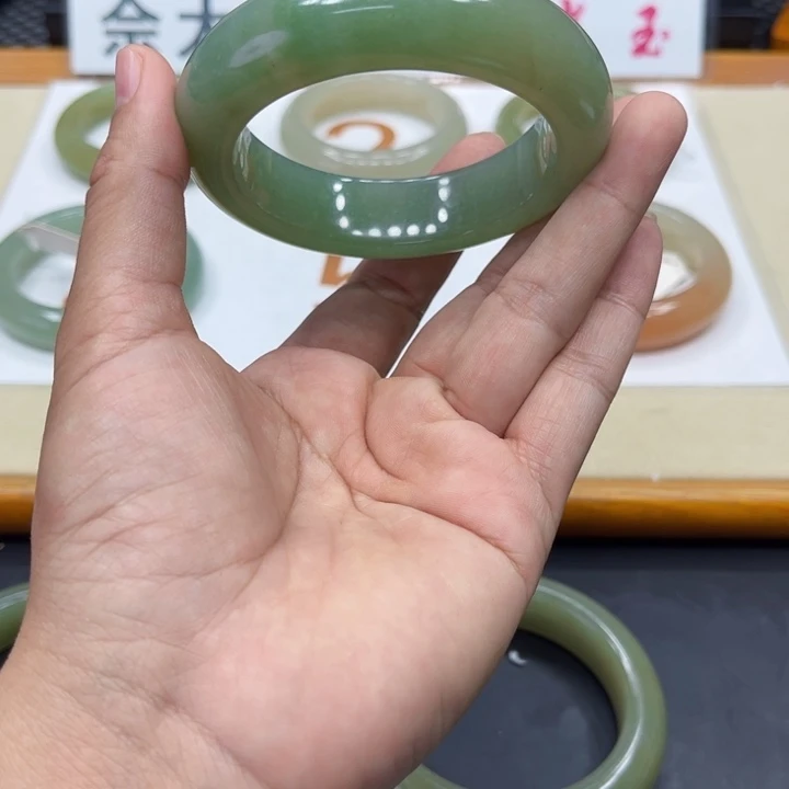 未镶嵌手镯石英质玉一****定