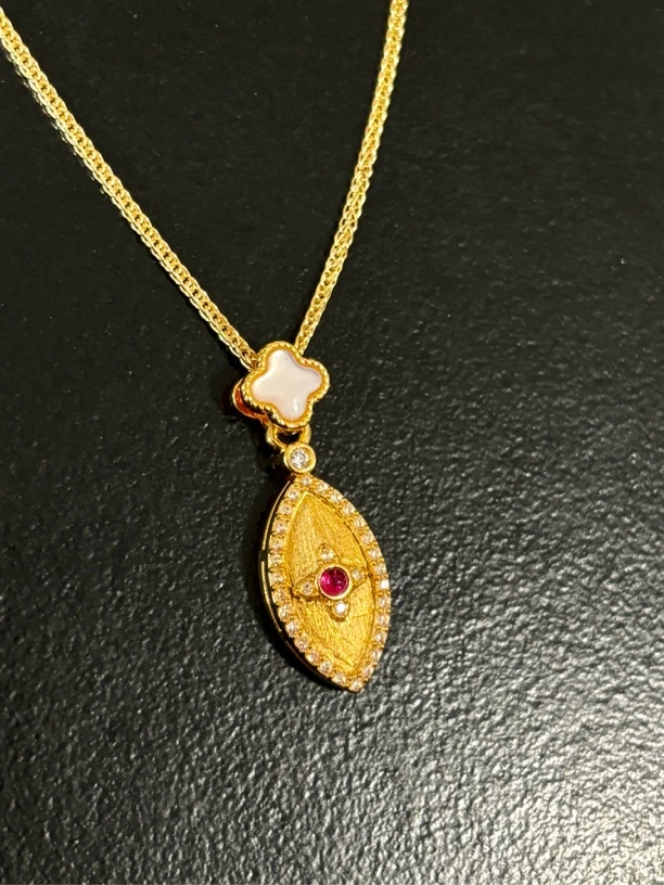 18k金 Au750吊坠 送银项链 a312