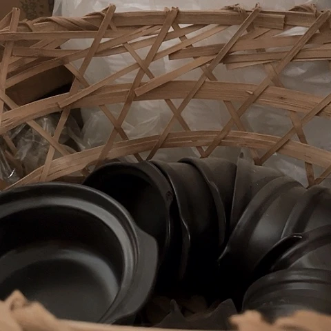 微瑕明火，默认发一个dx中间有点凸500毫升有缺瓷